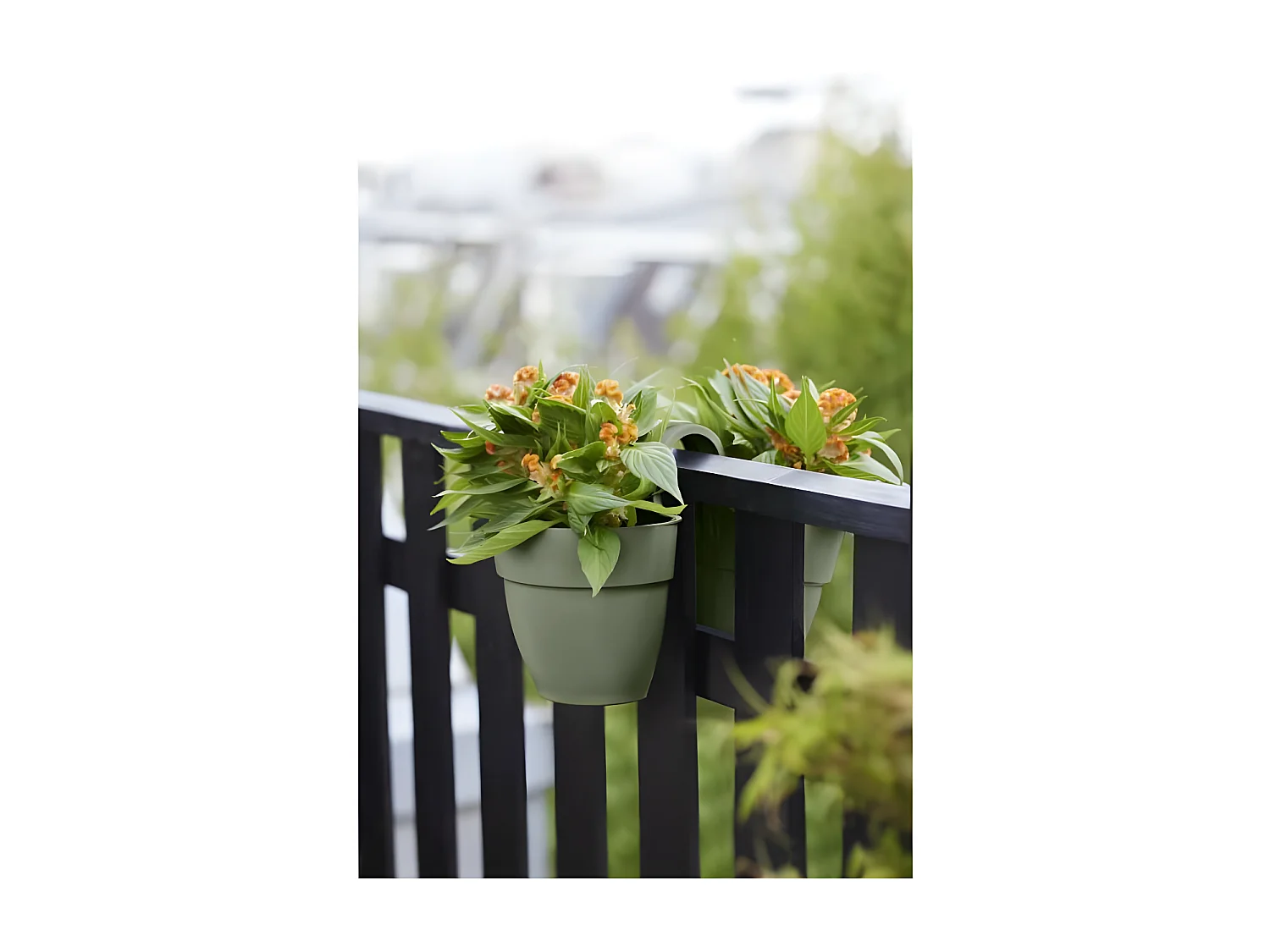 Pot de fleurs - Vibia Campana Flower Twin 21 - Vert Pistache - Balcon extérieur - L 38.4 x W 20.5 x H 26.5 cm