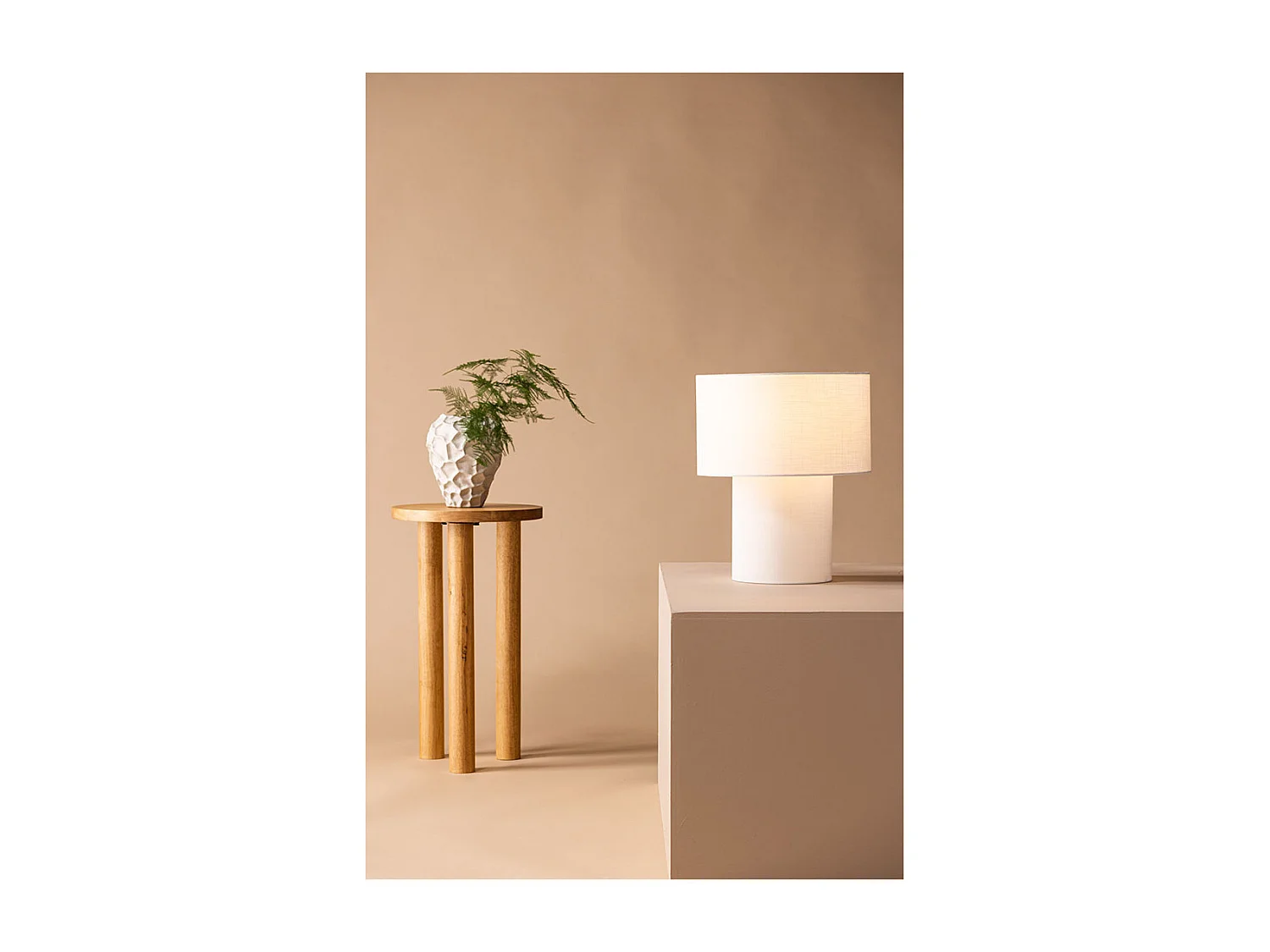 Lampada da tavolo Globia Lighting 35x35x40cm bianca.