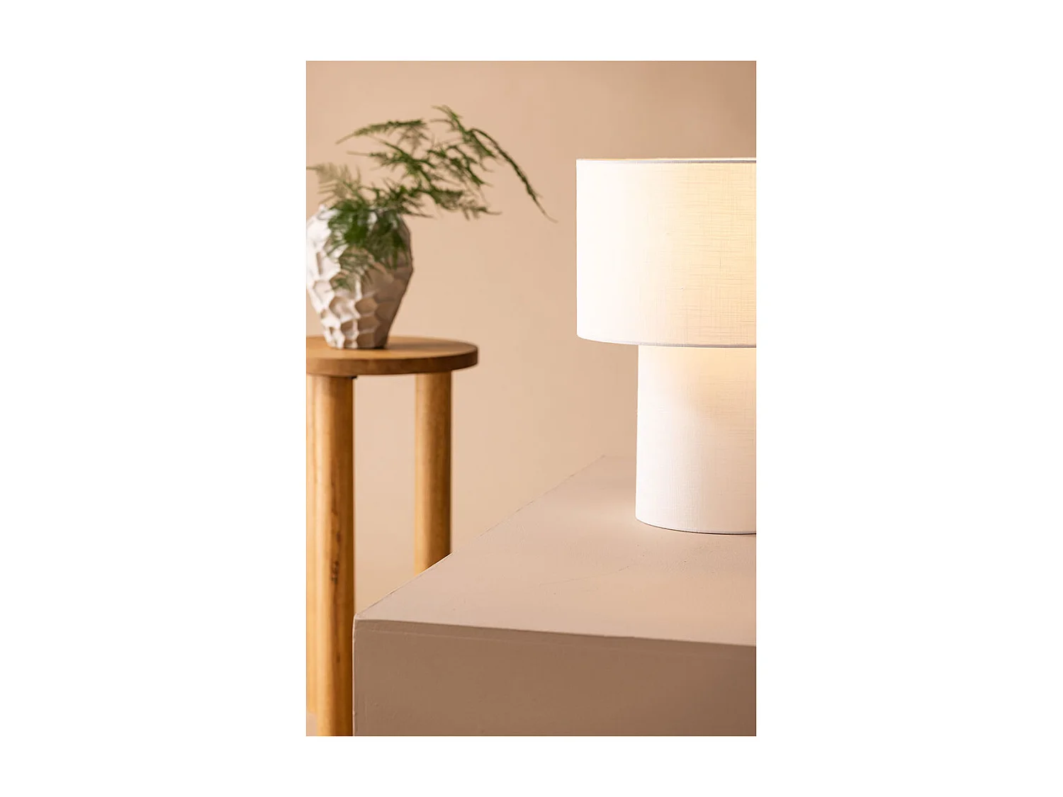 Lampada da tavolo Globia Lighting 35x35x40cm bianca.