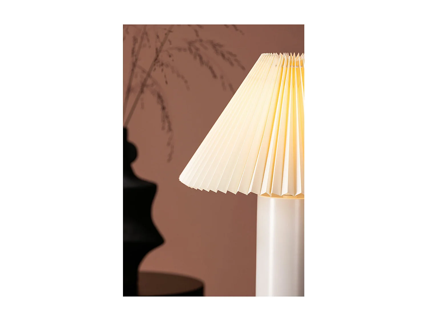 Largin verlichting tafellamp 35x35x45cm lichtgrijs.