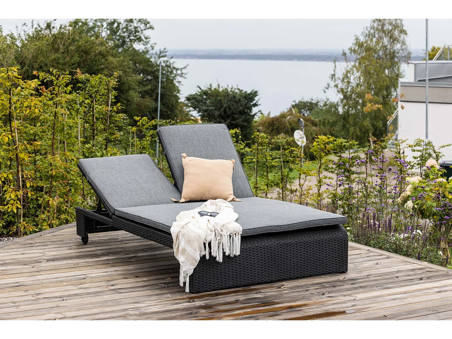 London ligstoel met tuinkussen zwart.