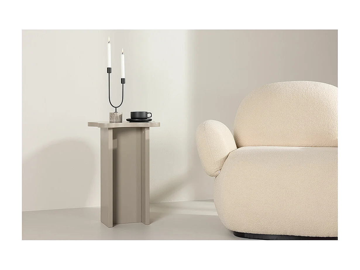 Molde hoektafel beige.