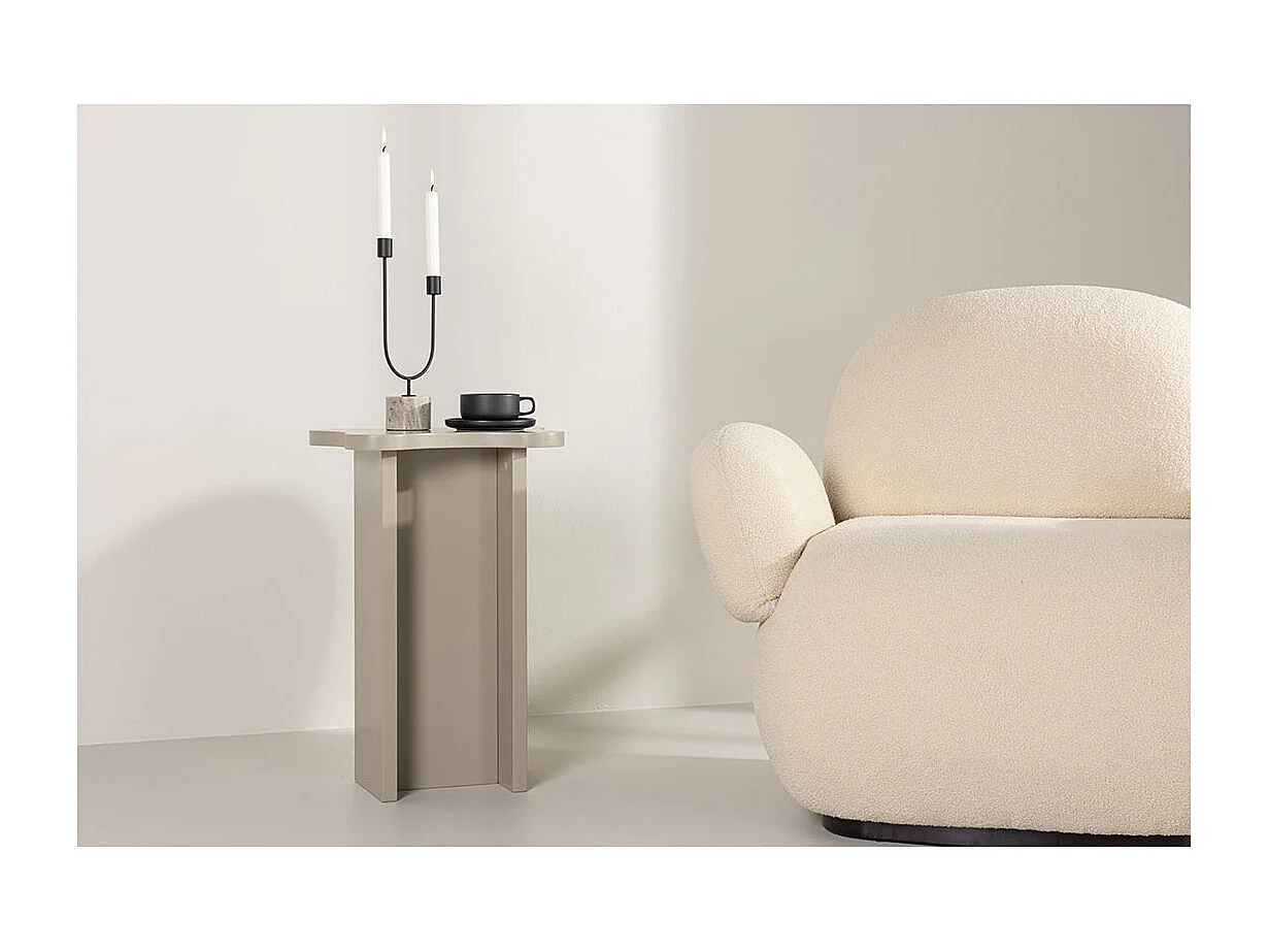 Molde hoektafel beige.