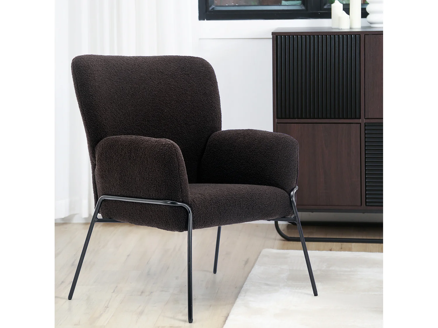 Chaise longue moderne avec accoudoirs