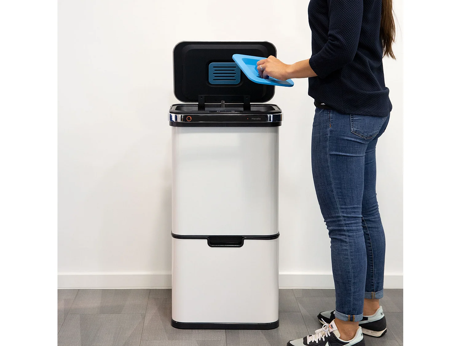 Poubelle à capteur 60L Fonction autonettoyante et filtre à charbon actif