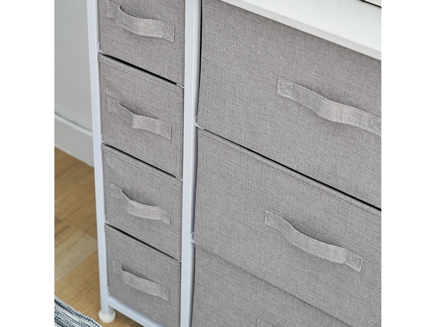 Étagère en métal avec tiroirs en tissu