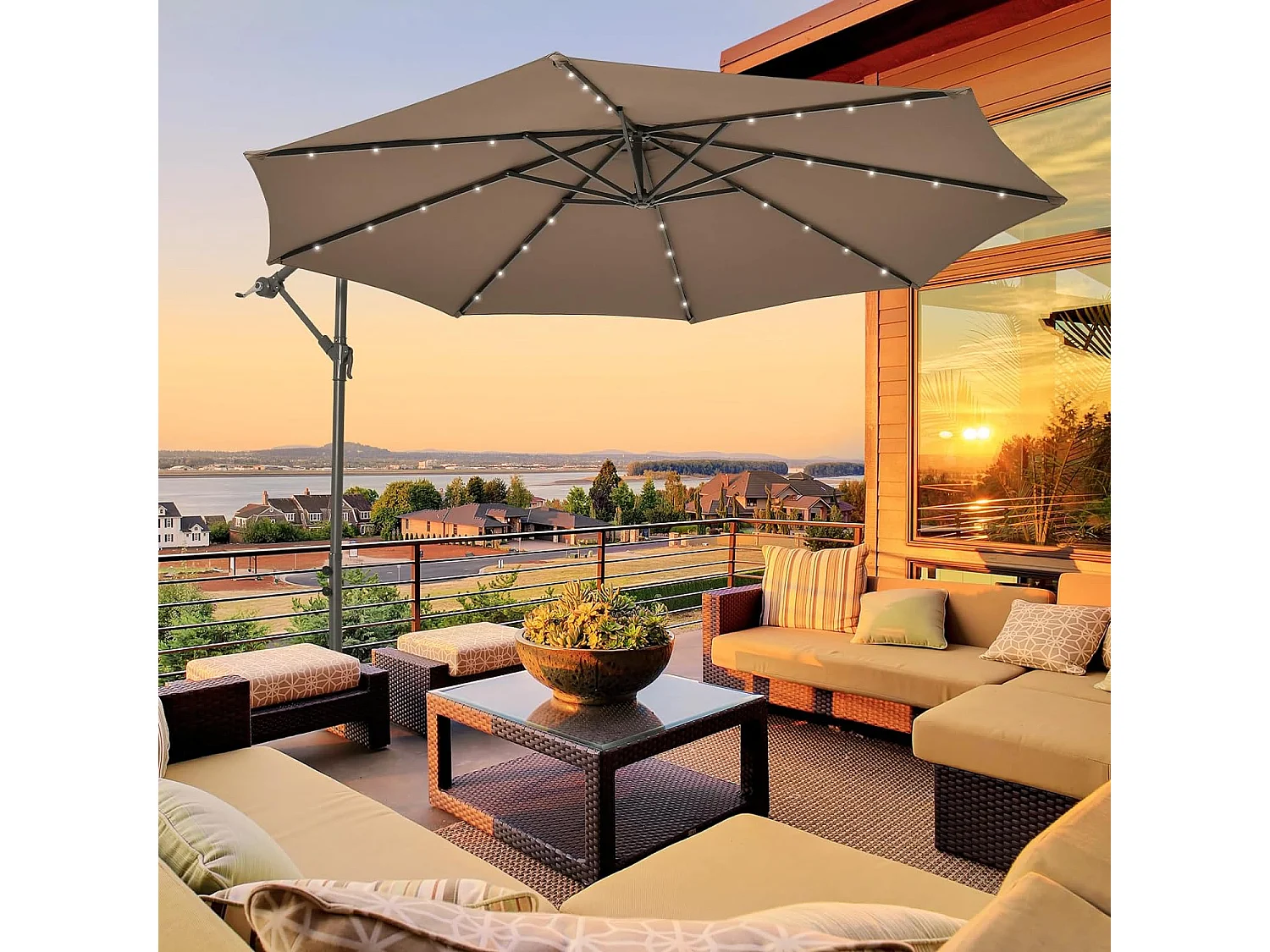 Parasol Déporté 3 x 3M, Grand Parasol de Jardin Extérieur Lumineux LED Solaire avec 2 Sacs de Sable, Base Croisée, Parasol Inclinable avec Manivelle, pour Balcon, Jardin, Terrasse Plage (Brun)