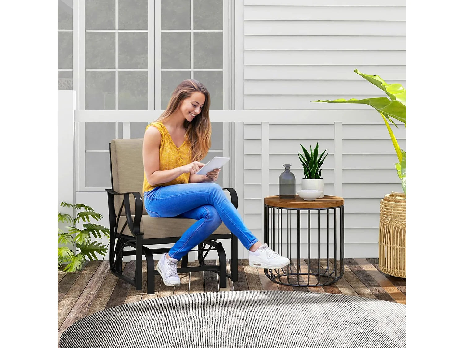 Chaise à Bascule de Jardin avec Coussin, Fauteuil à Bascule en Métal avec Accoudoirs Incurvés, Chaise Berçante Ergonomique, pour Jardin, Cour, Porche, Terrasse