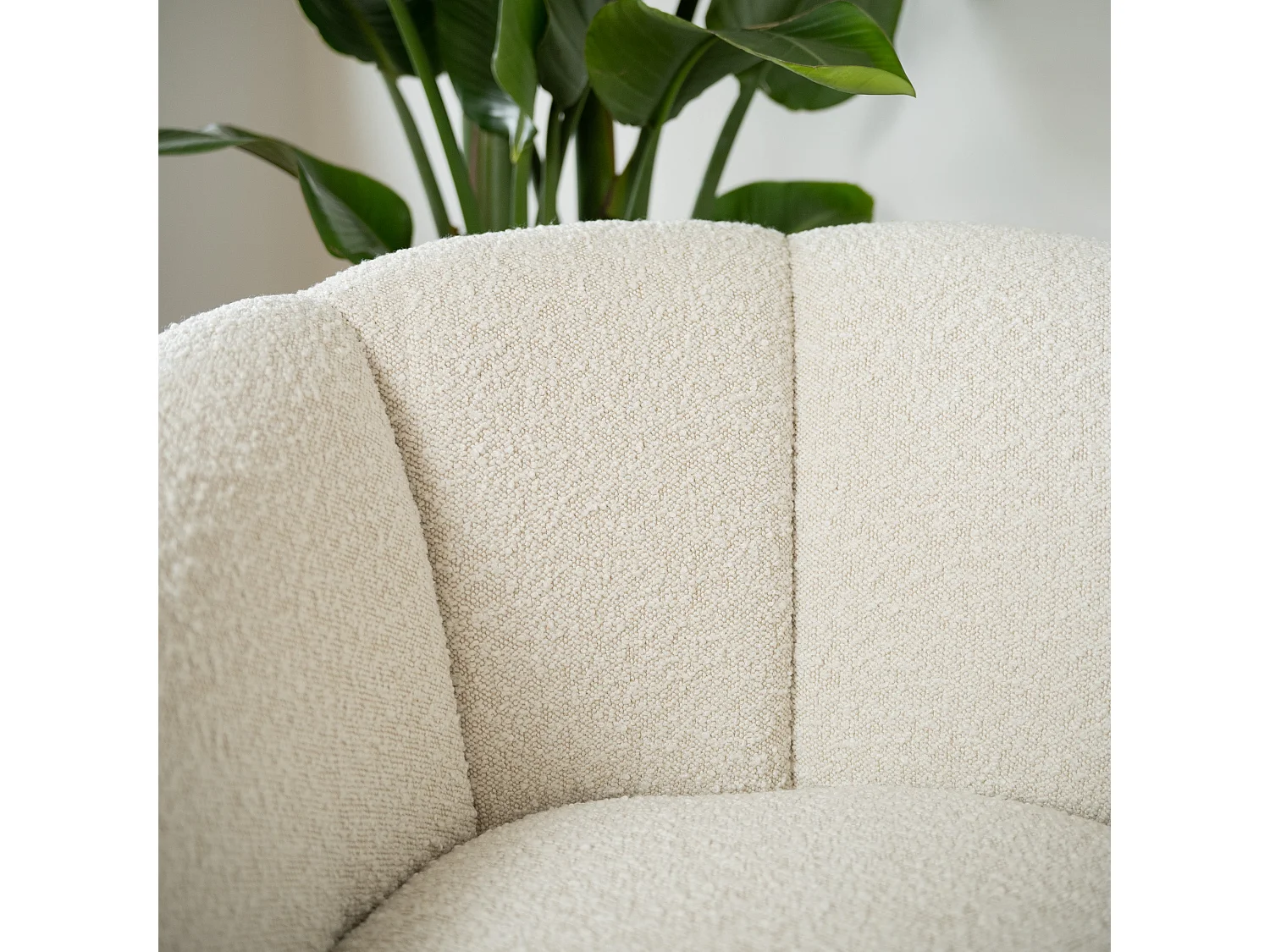 Poltrona girevole in tessuto bouclé bianco - Ysé