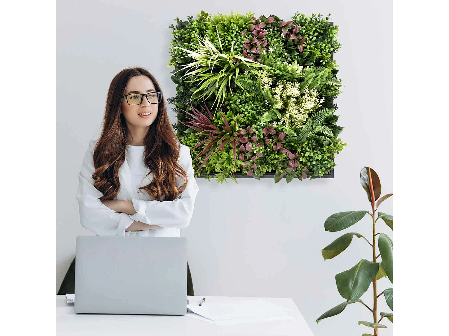 Liana - Quadro vegetale con foglie e fiori, cornice nera in PVC, 50x50 cm