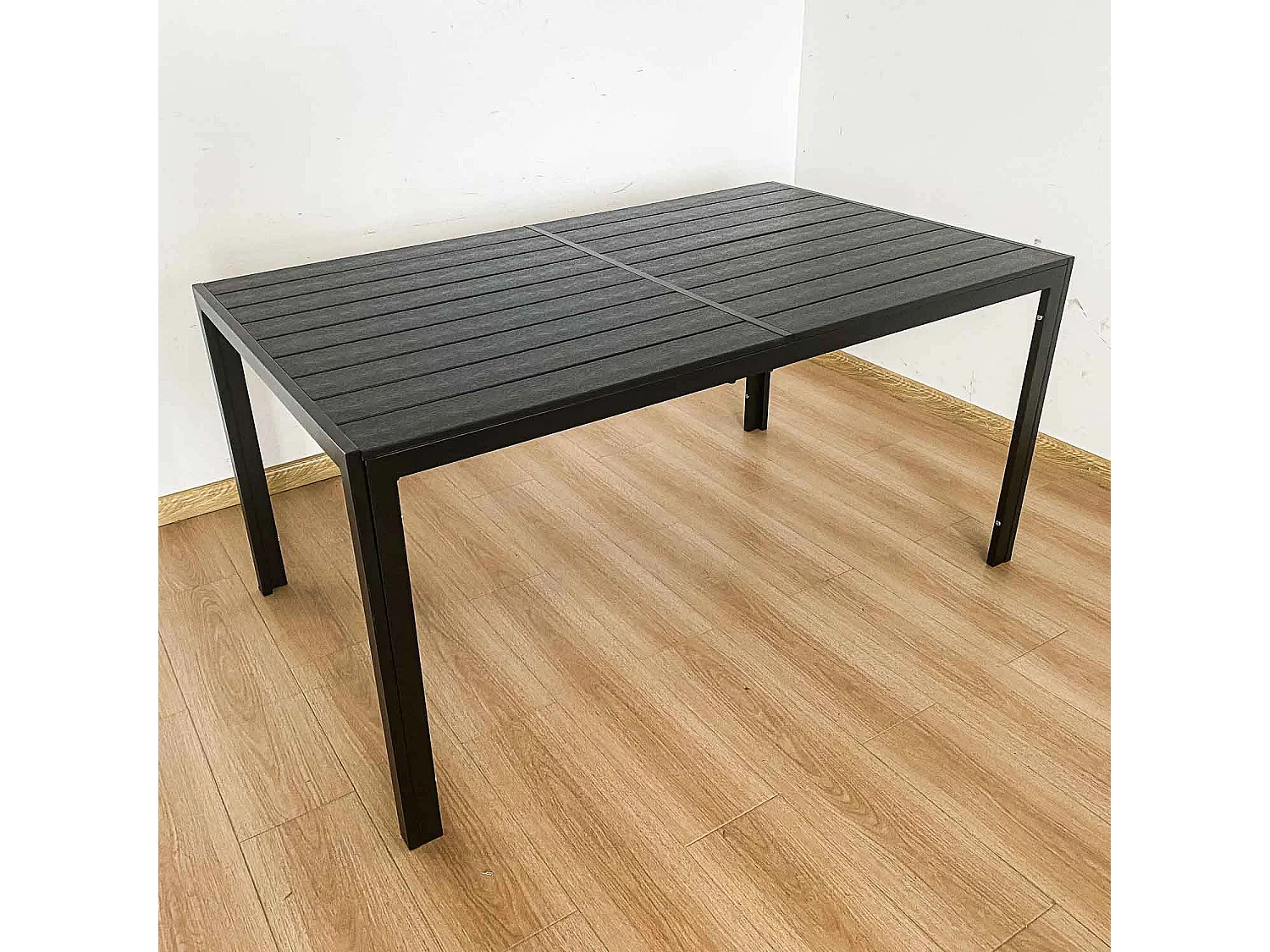 Giano - Table de jardin avec structure en aluminium et plan à effets à lattes horizontales 150x90cm