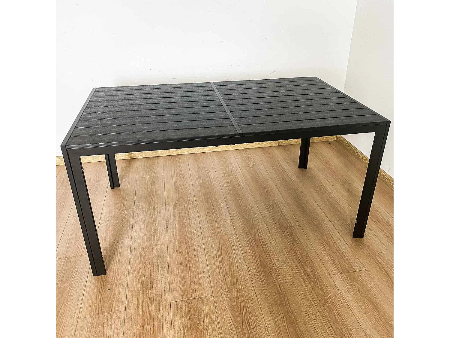 Giano - Table de jardin avec structure en aluminium et plan à effets à lattes horizontales 150x90cm