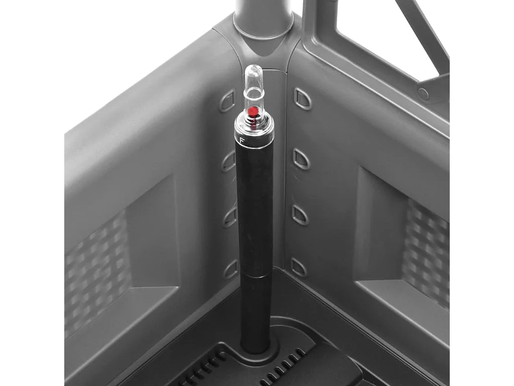 Arriate con enrejado y sistema de riego automático gris