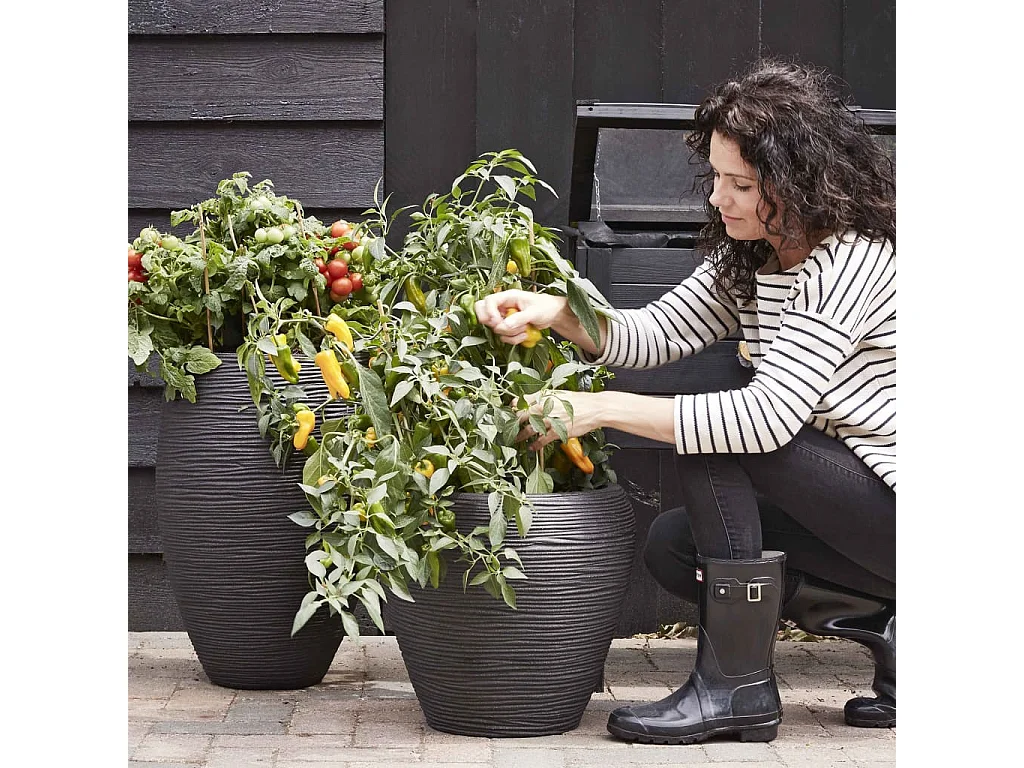 Vaso afunilado  Rib 42x38 cm preto KBLR362