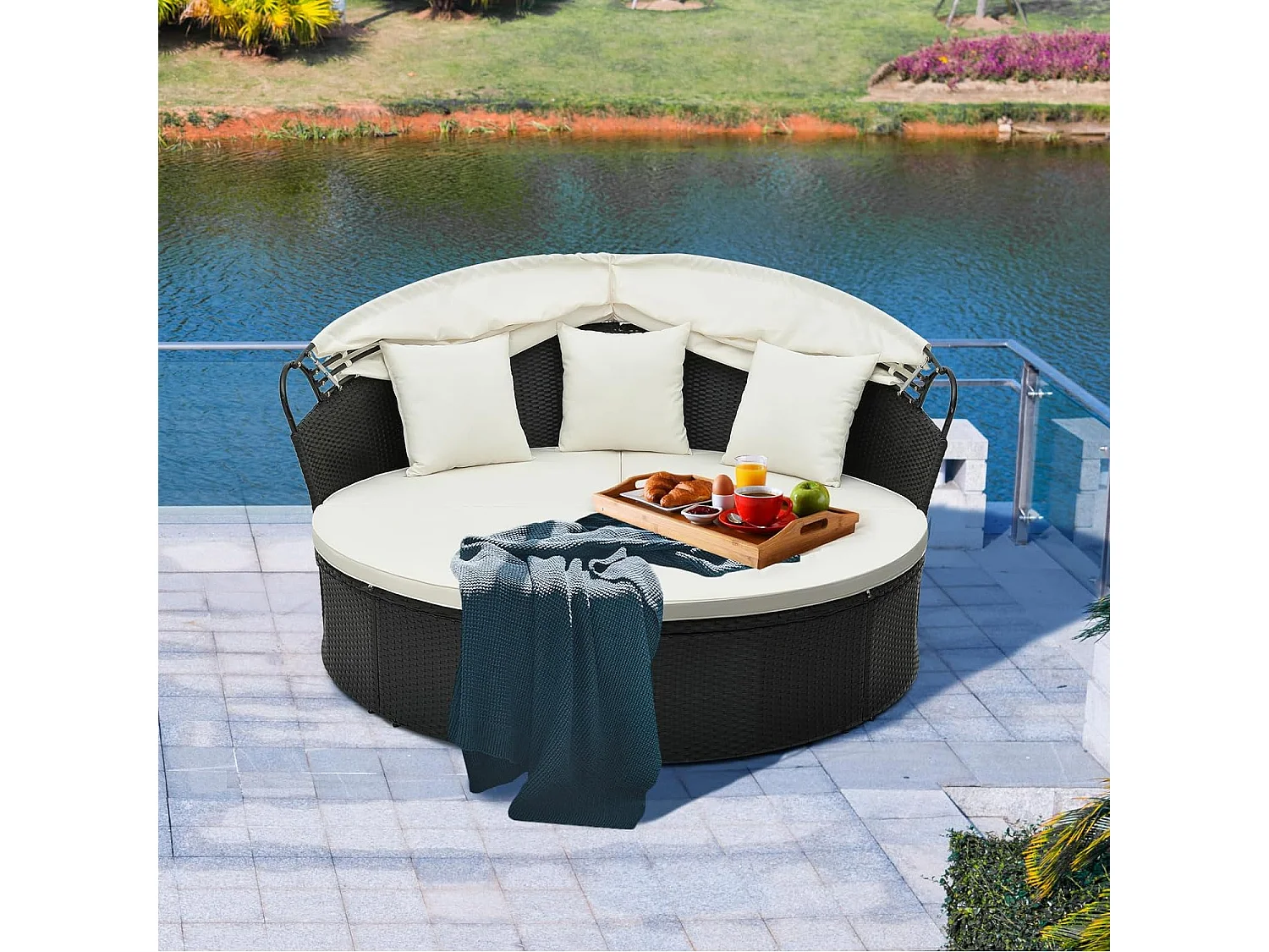 Chaise Longue à 2 Places en Rotin et fibre naturelle avec Auvent Rétractable, Bain de Soleil avec Panneaux Latéraux Pliables, Coussins d’Assise et Dossier Épais (Blanc cassé)