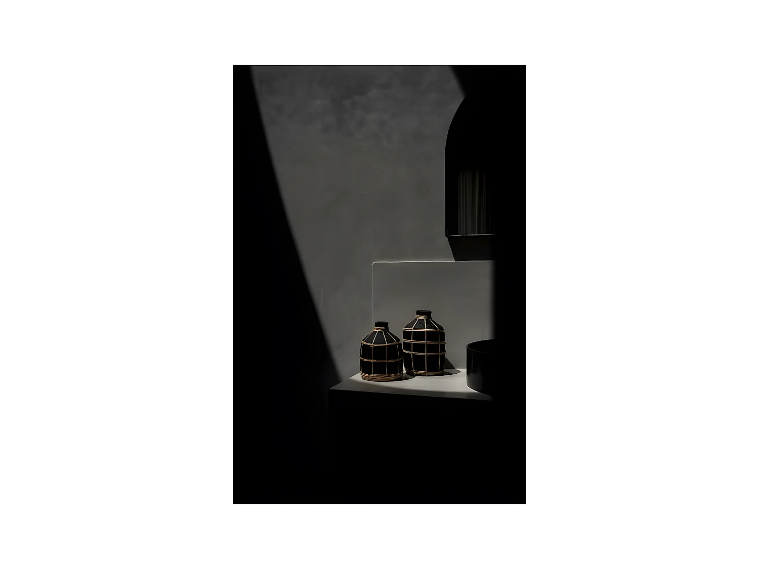 Vase avec rotin en béton noir 13x13x19 cm