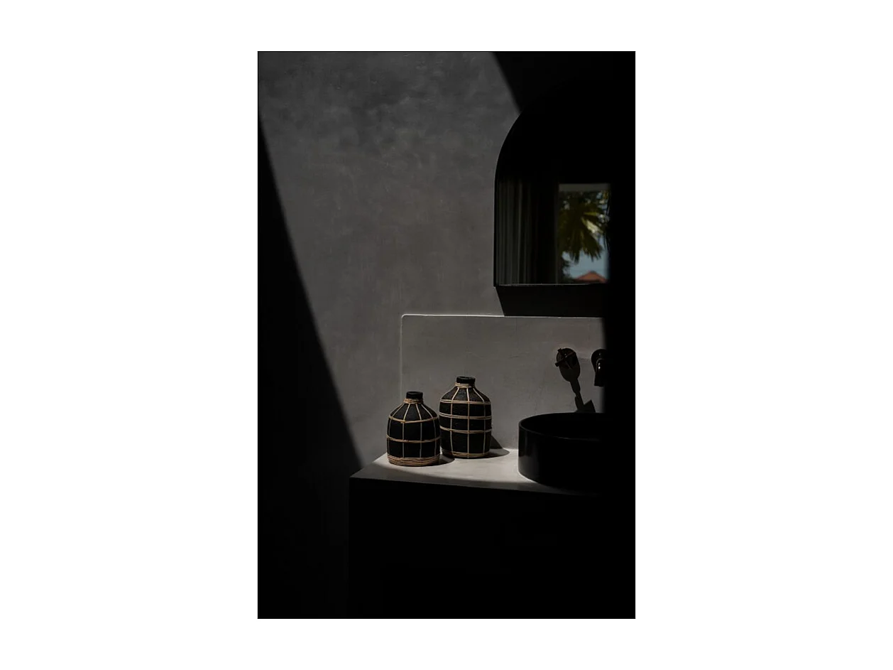 Vase avec rotin en béton noir 13x13x23 cm