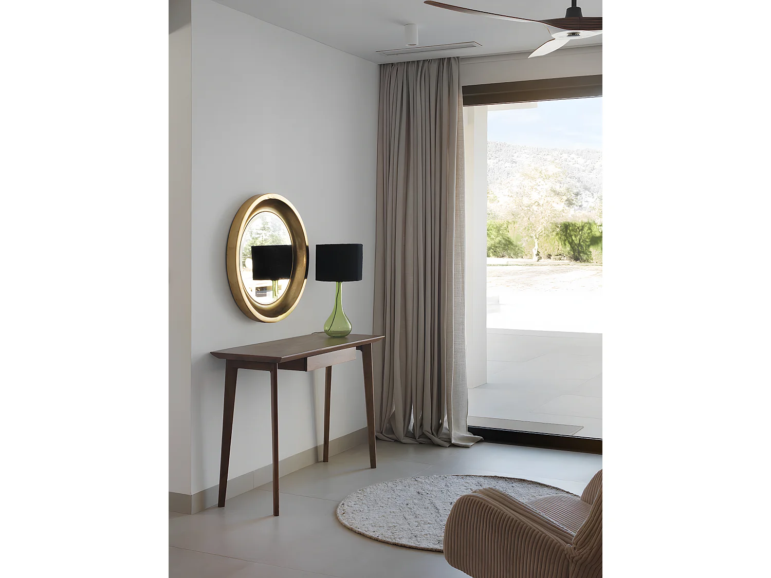 Tischlampe aus grünem Glas mit Lampenschirm aus schwarzer Baumwolle