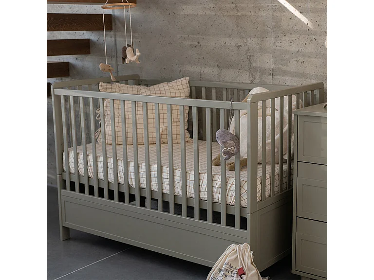 Wood Luck Gabriel Complete babykamer Meegroei ledikant 70x140 commode en 2-deurs kledingkast Eucalyptus Groen