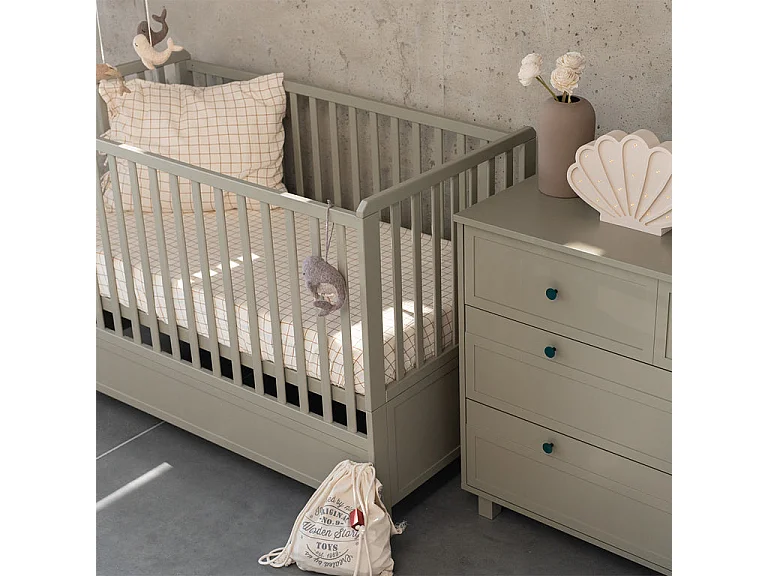 Wood Luck Gabriel Meegroei ledikant 70x140 en commode 4 laden Eucalyptus Groen