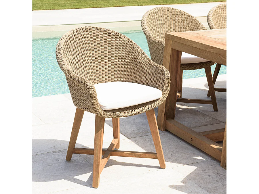 KALLY - Lot de 2 fauteuils jardin rotin synthétique et coussin pieds croisés