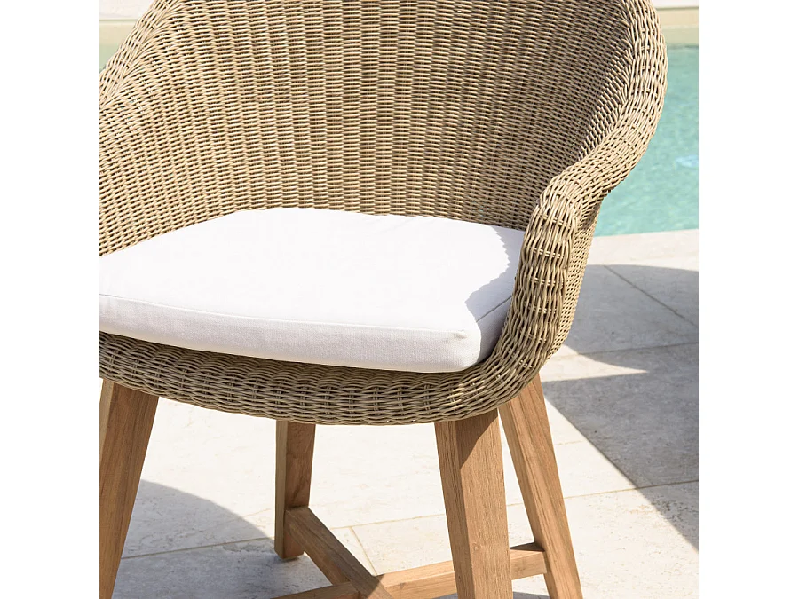 KALLY - Lot de 2 fauteuils jardin rotin synthétique et coussin pieds croisés