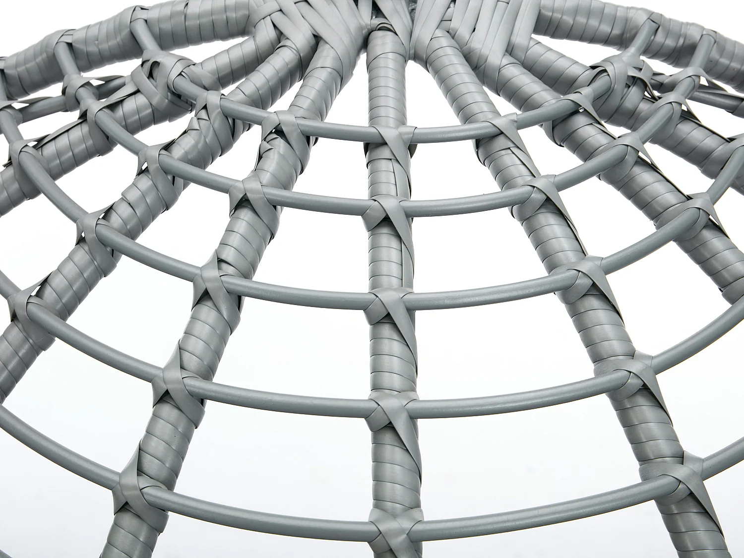 Cadeirão suspenso em resina entrançada cinza - BONTOC de MYLIA