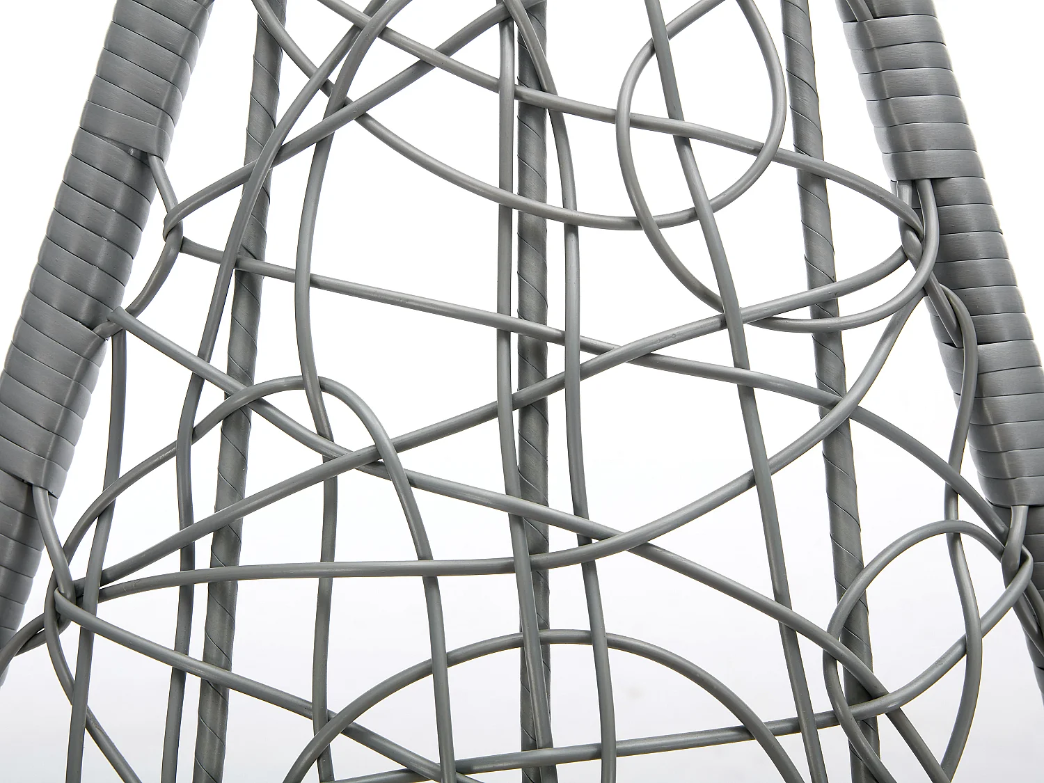 Fauteuil suspendu en résine tressée - Gris clair avec coussins blancs - OROSI de MYLIA