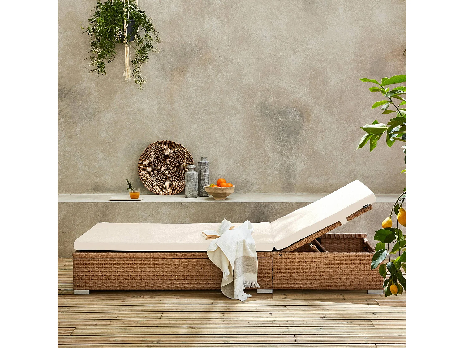Bain de soleil. résine tressée. coussins polyester beige. multi-position. Olbia L195 x P65 x H32/97cm