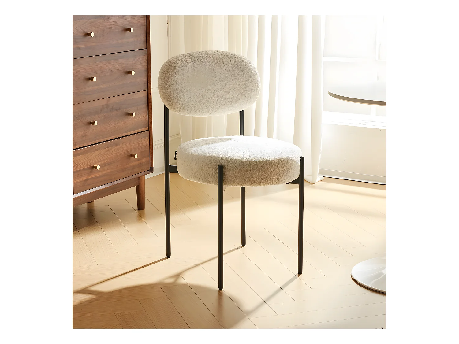 Lot de 2 chaises en tissu bouclé écru, piètement métal noir - Evora