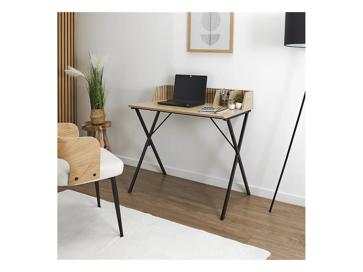 Bureau Klaus Marron, Noir