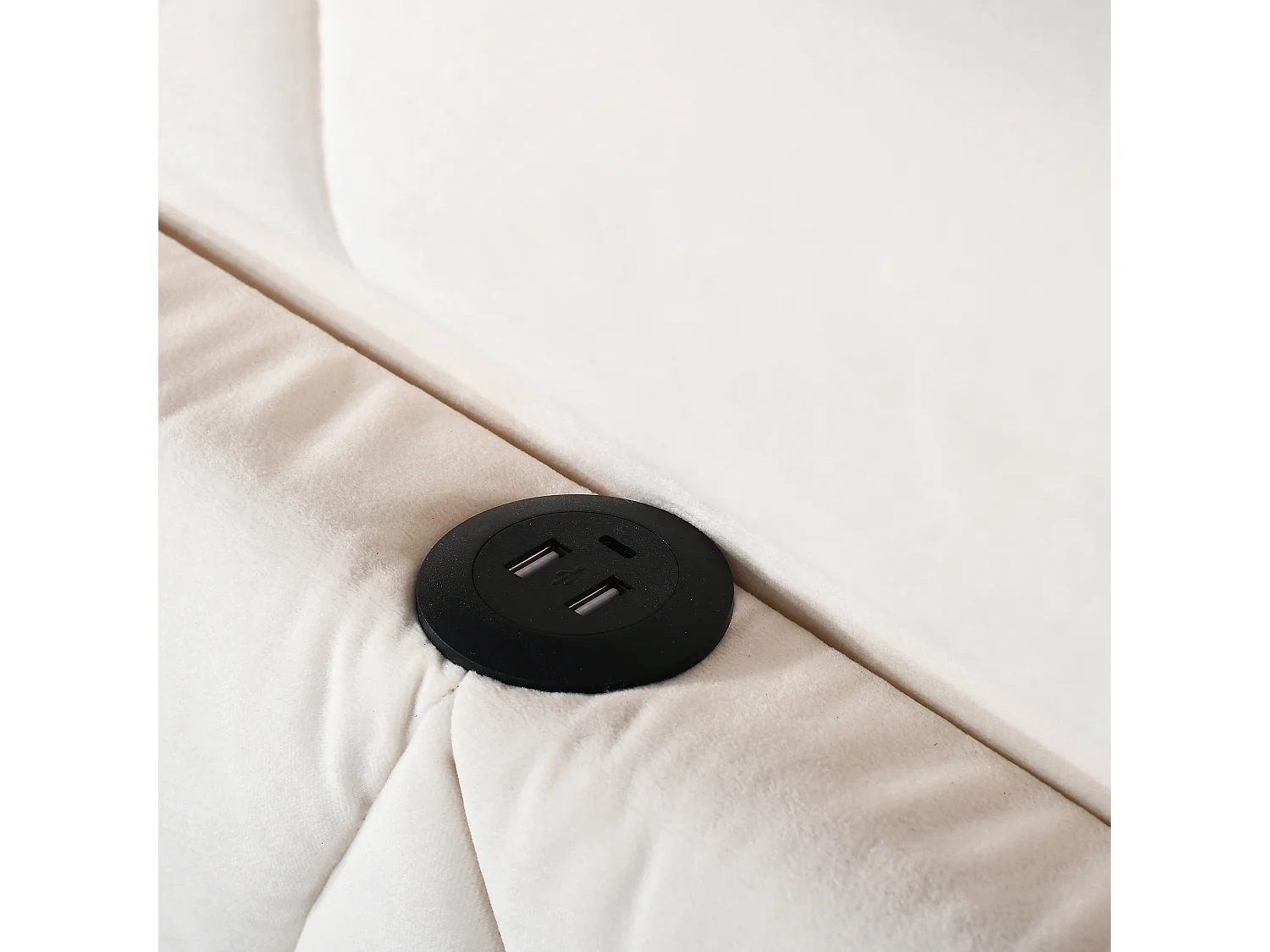 Cama de veludo 160x200 cm - com LED e tomada USB - Bege