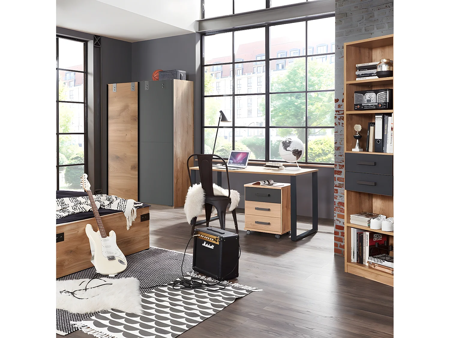 Armoire 2 portes coulissantes : 1 décor chêne + 1 graphite - L135cm