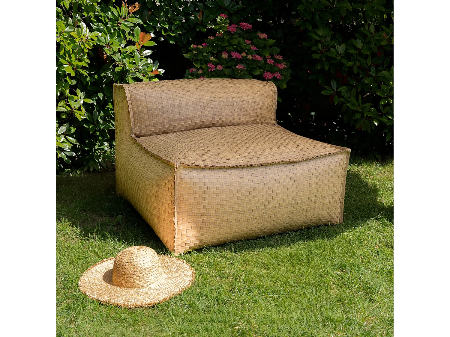 Fauteuil de jardin tressé en feuilles d'abaca synthétique - Mimo