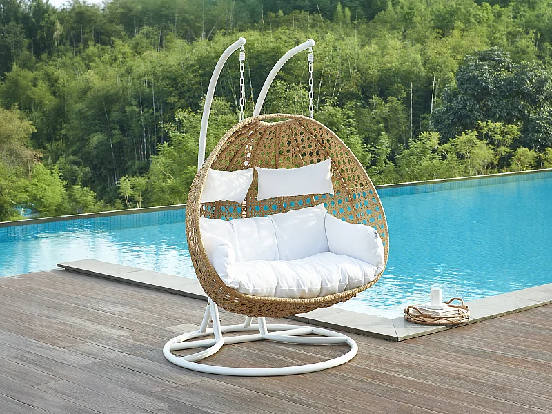 Hängesessel 2-Sitzer - Polyrattan - Holzfarben hell mit weißen Kissen - TILLO von MYLIA