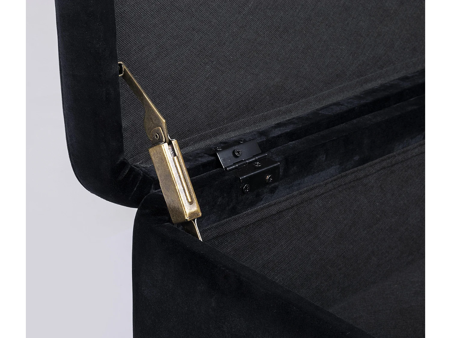 Banc coffre velours noir et pieds doré Inora 110cm