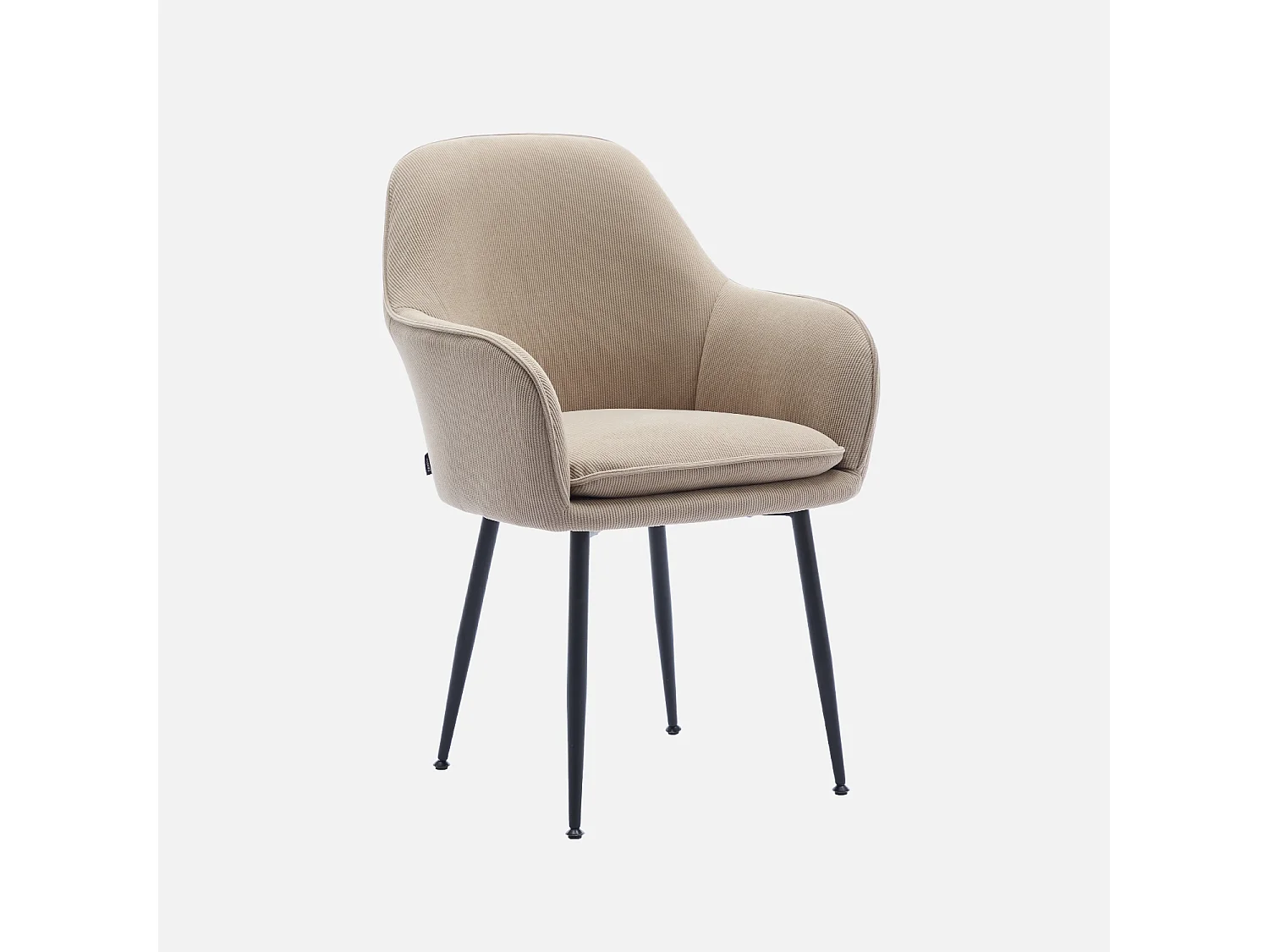 Lot de 2 fauteuils en velours côtelé beige et pieds en métal noir mat. L 57 x P 59 x H 84.5