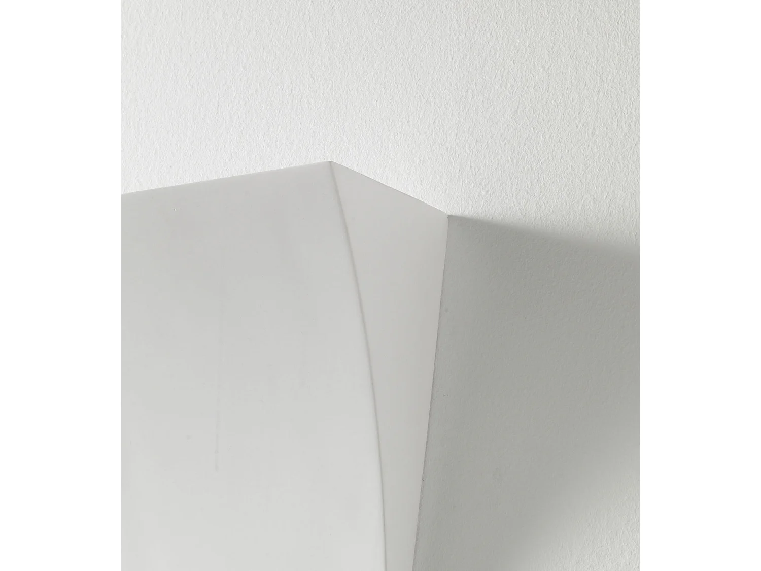 Applique da parete in ceramica bianca di design minimal Tampa