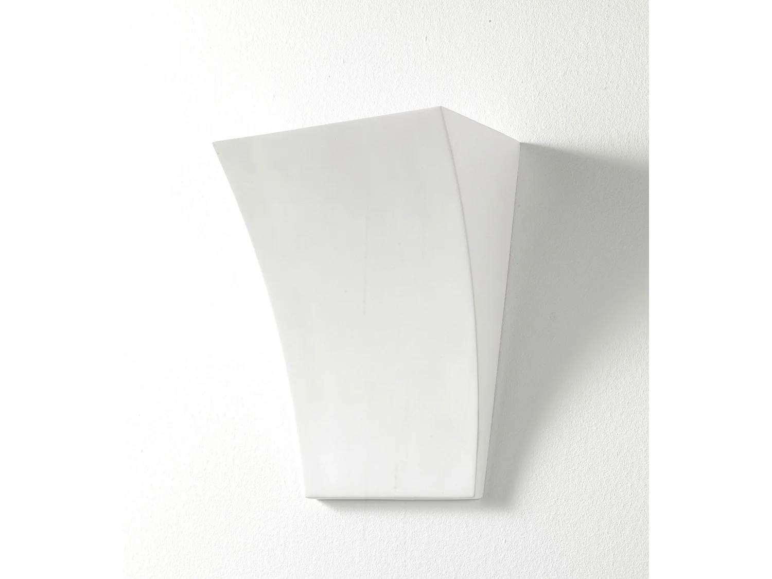 Applique da parete in ceramica bianca di design minimal Tampa