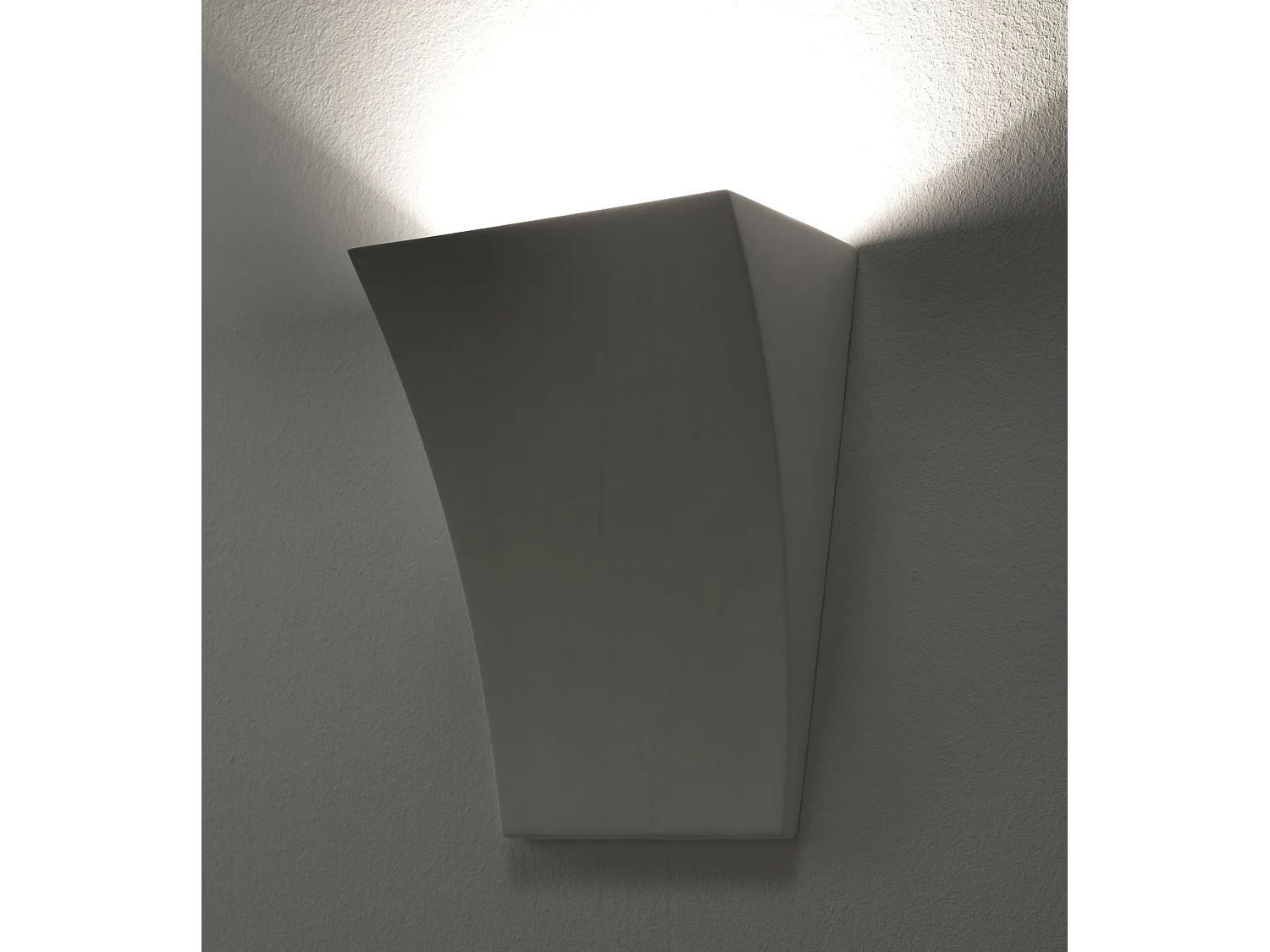 Applique da parete in ceramica bianca di design minimal Tampa