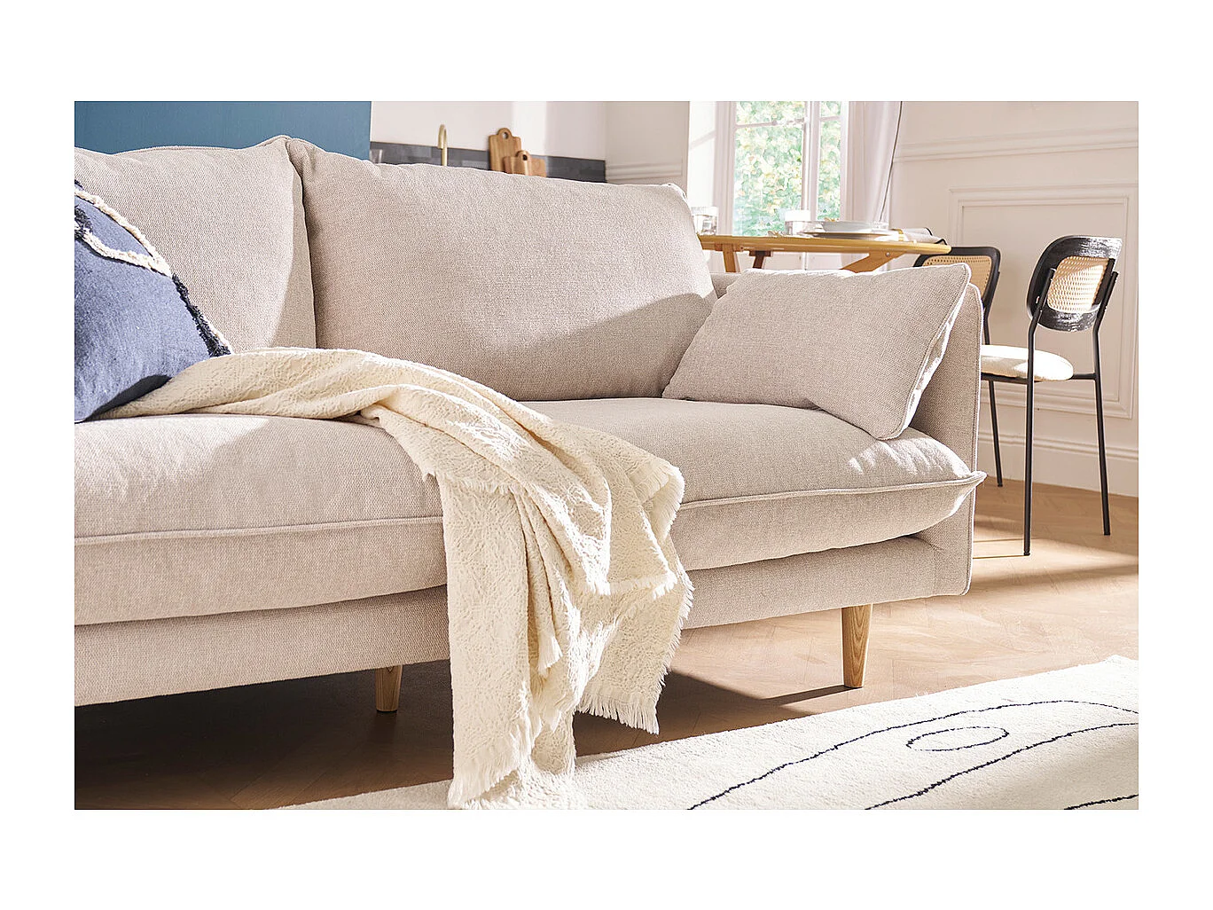 Divano scandinavo 3 posti in tessuto effetto velluto testurizzato beige e legno chiaro CLAYTON