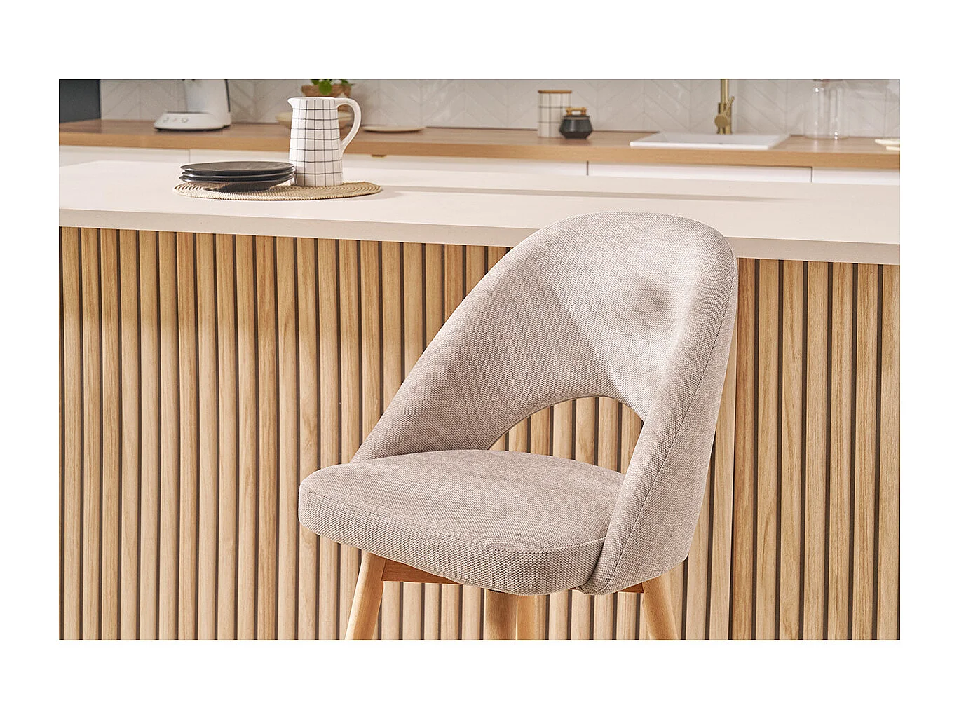 Tabourets de bar scandinaves tissu effet velours texturé beige et hévéa massif 65 cm (lot de 2) COSETTE