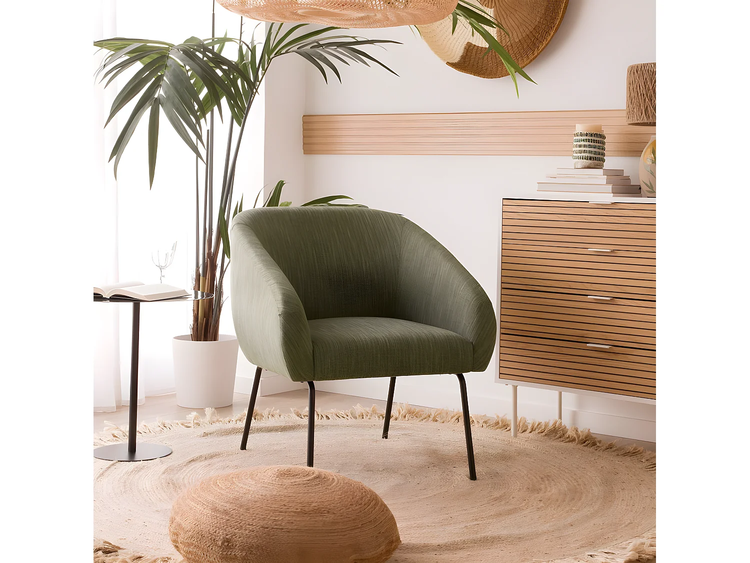 Poltrona struttura in compensato, schiuma e rivestimento Verde 74x79