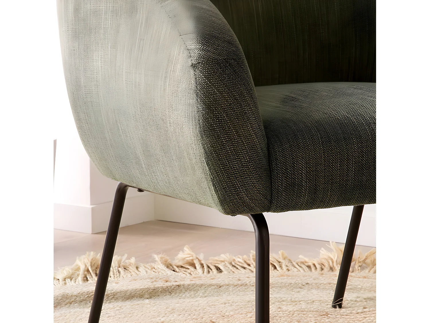 Poltrona struttura in compensato, schiuma e rivestimento Verde 74x79