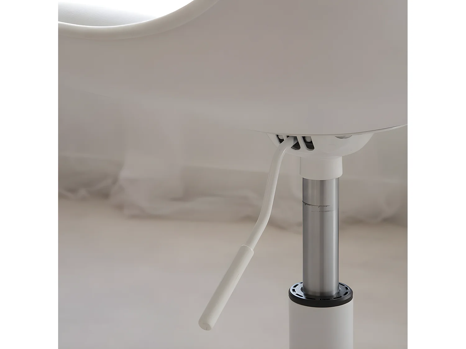 Chaise de bureau plastique blanc 48x83