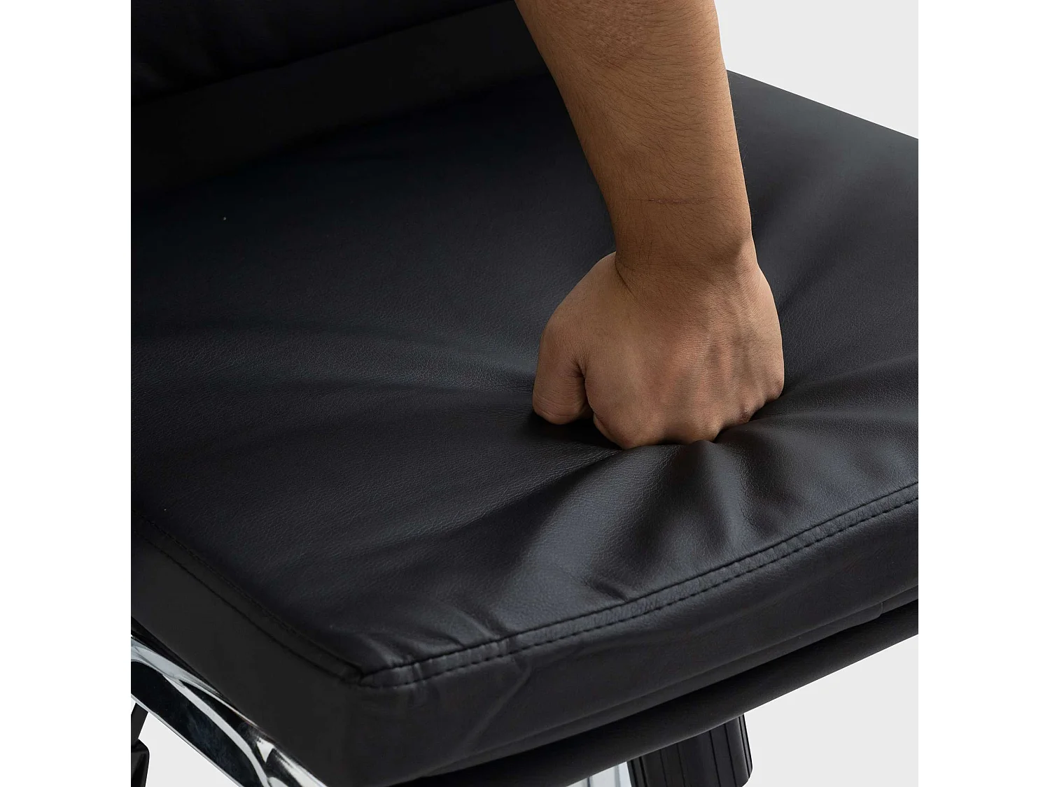 Chaise de bureau - Similicuir & Métal chromé - Noir - Cleveland