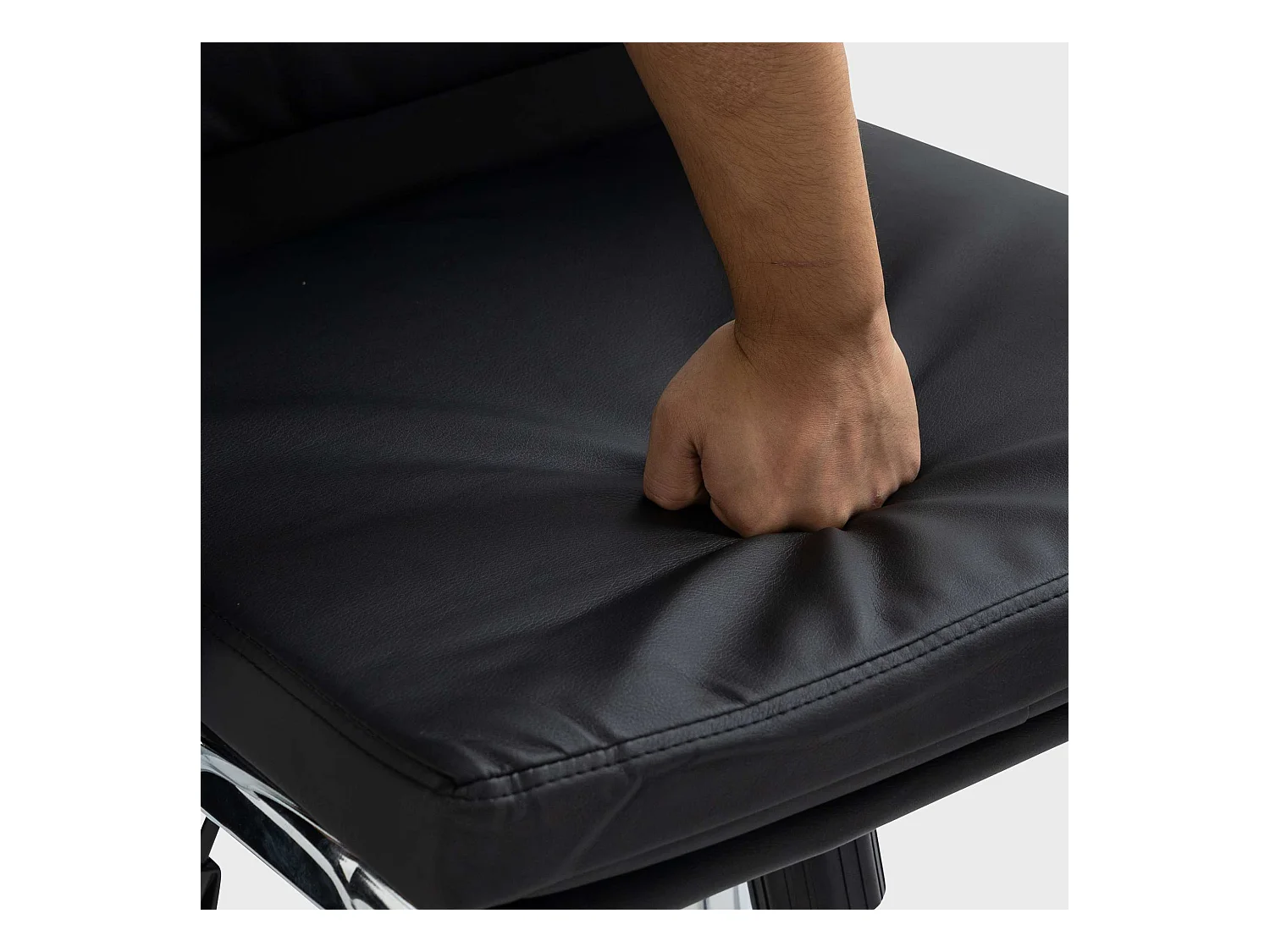 Chaise de bureau - Similicuir & Métal chromé - Noir - Cleveland