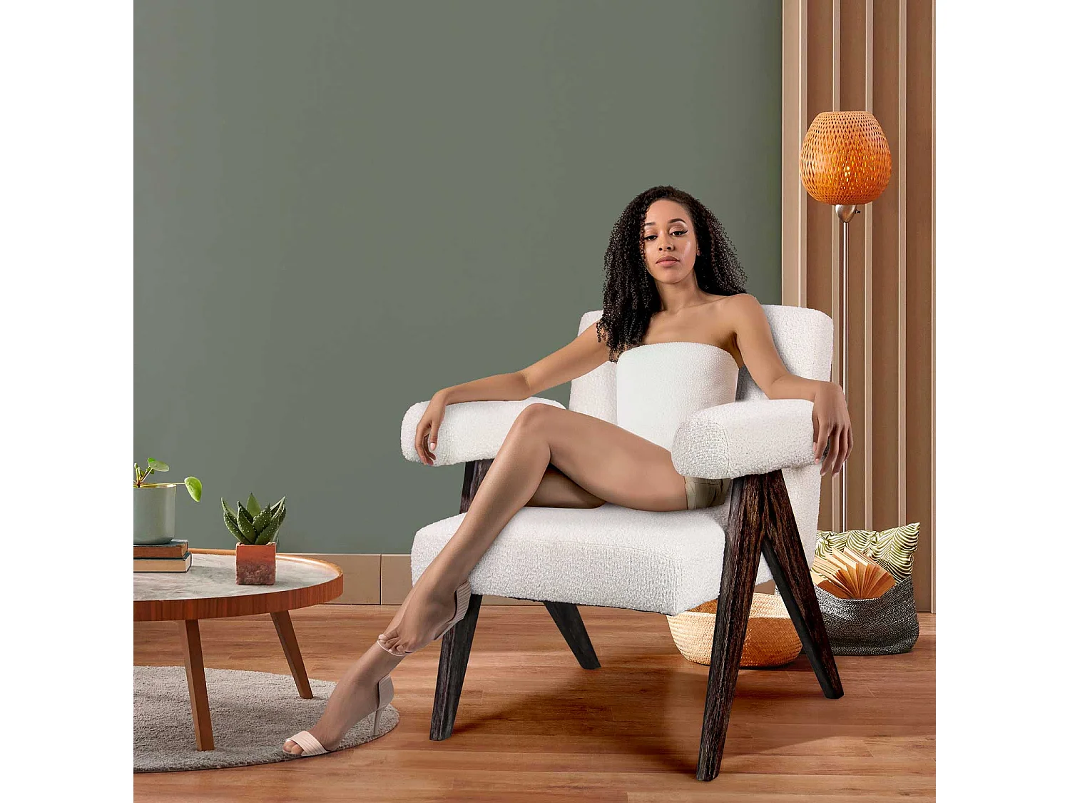 Avana - Fauteuil en bois massif de Parawood et tissu bouclé anti-tache