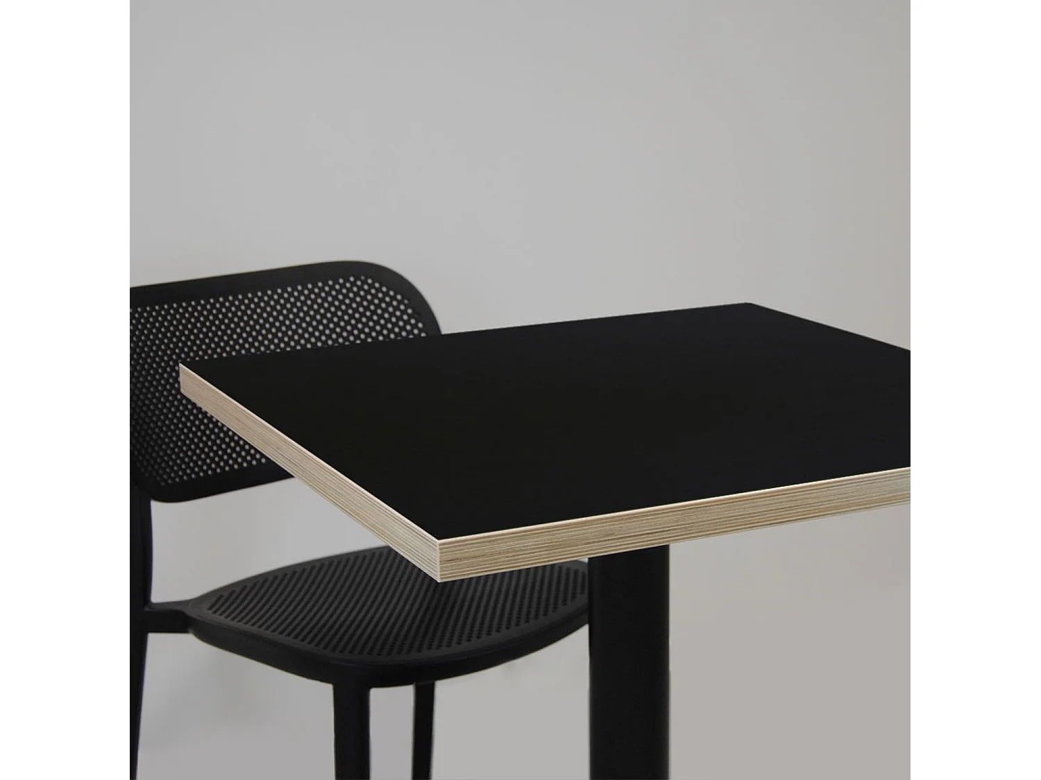Table ronde Ø 120 cm - modèle Rome noir avec chants bois