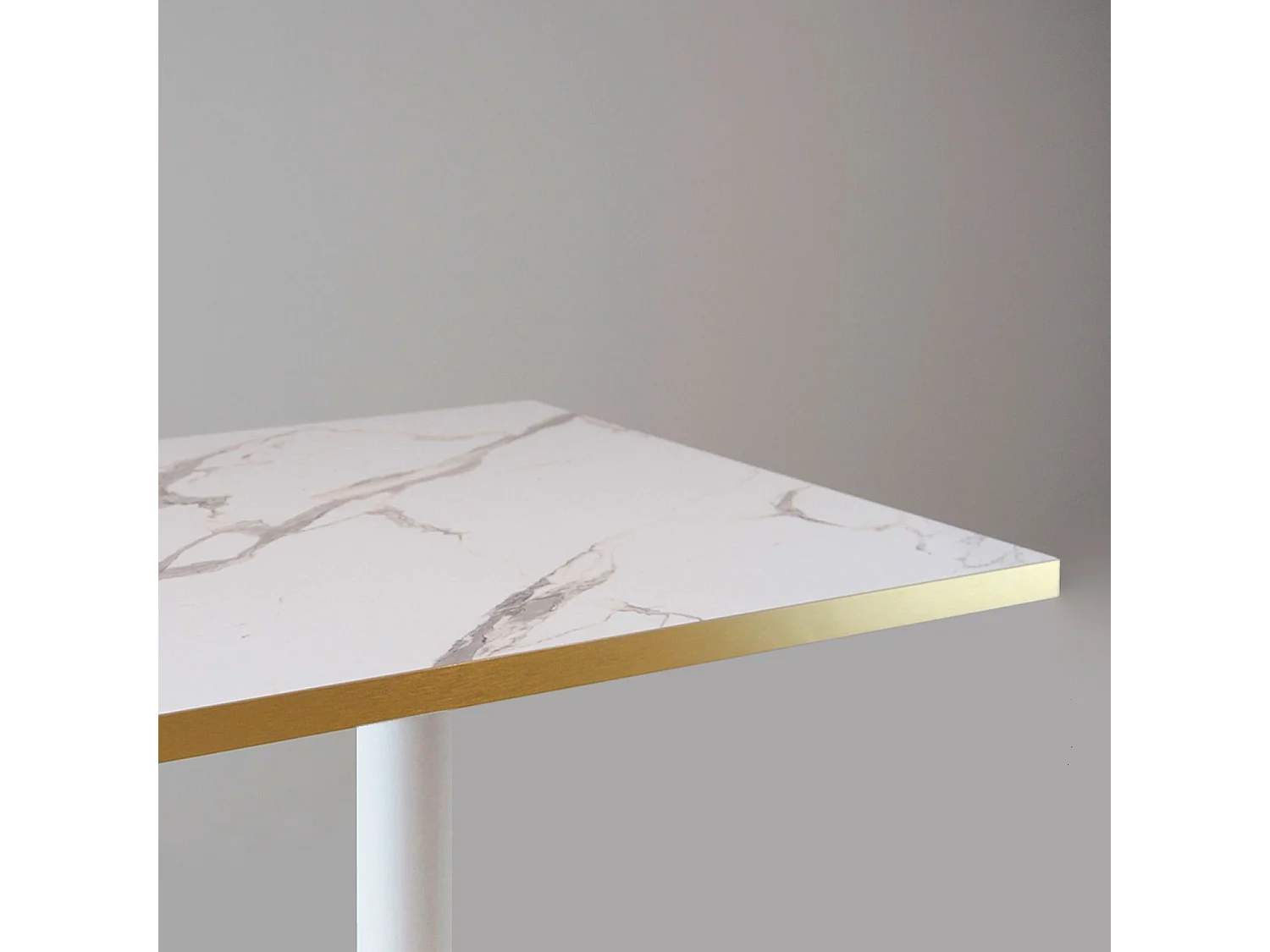 Table 120 x 70 cm - Round marbre blanc chants laiton